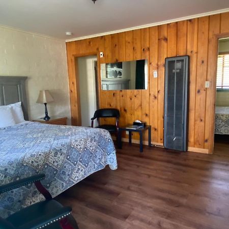 Bishop Village Motel מראה חיצוני תמונה